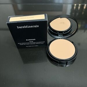 bareMinerals BAREPRO 16HR Powder Foundation - Medium Warm